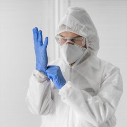 retrato-medico-mascarilla-guantes-quirurgicos